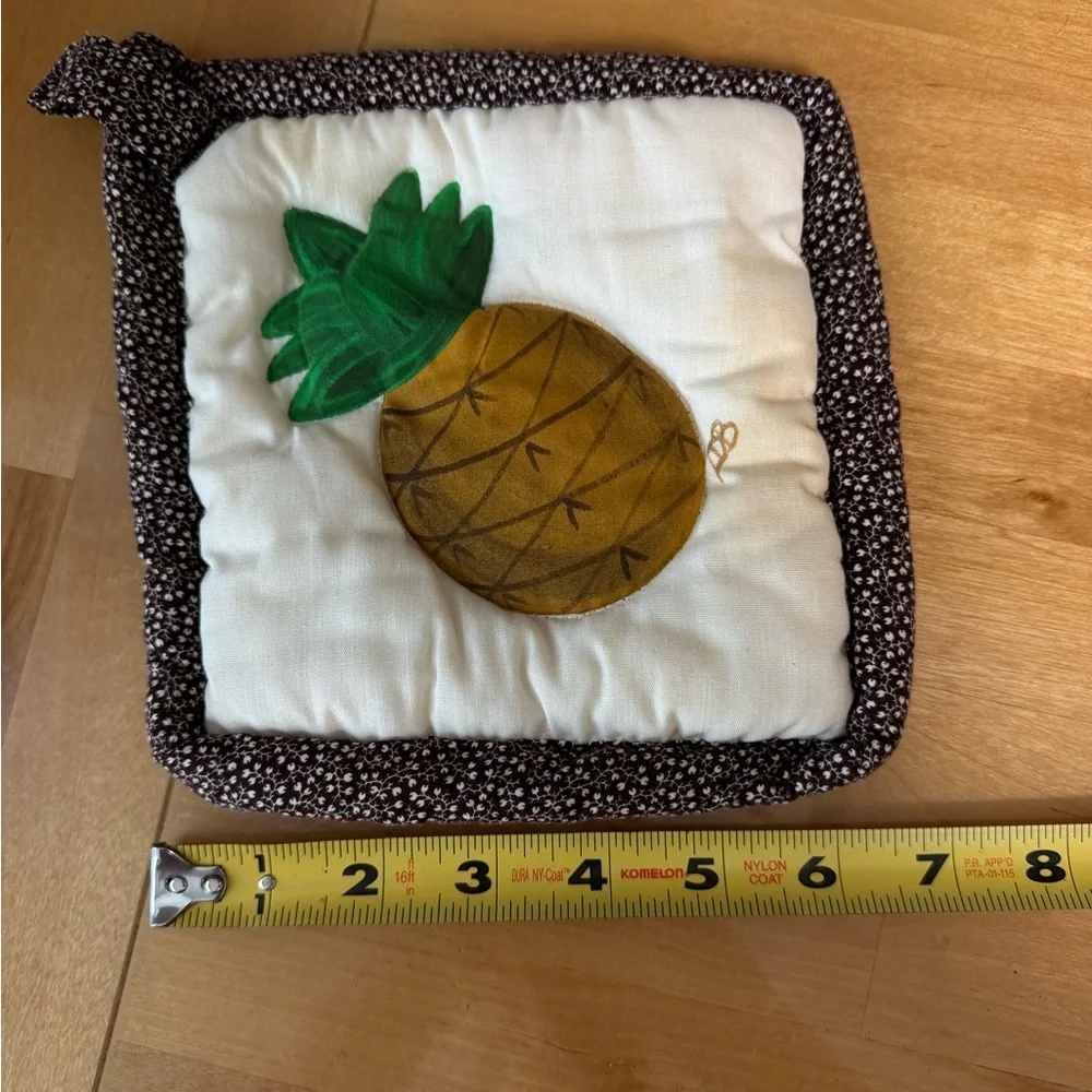 Hand-Painted Pineapple Pot Holder - Green & Gold